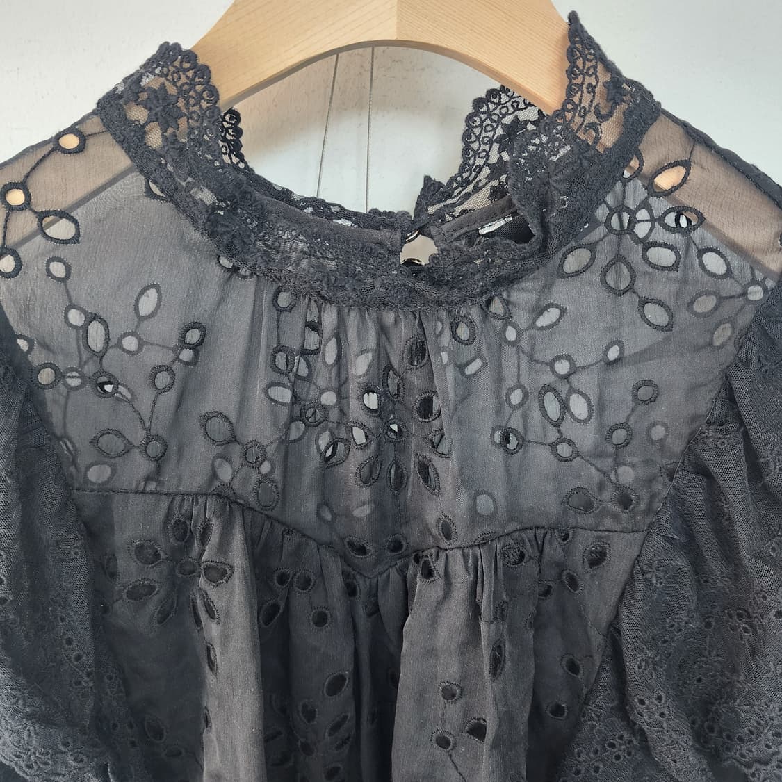 에고이스트 블랙 레이스 블라우스 상품이미지2