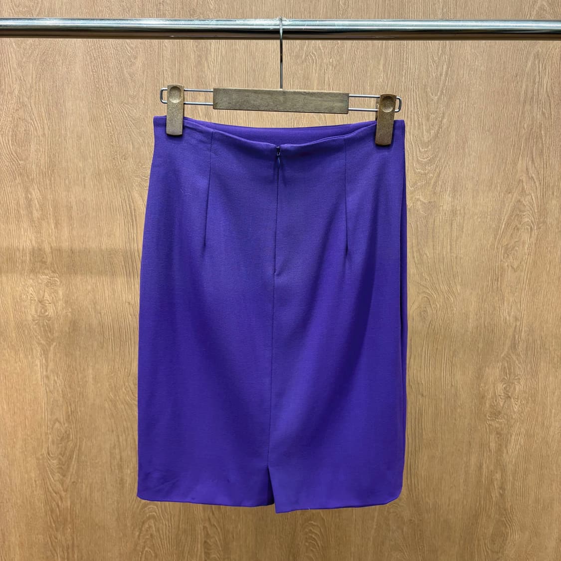 베르사체 미디 스커트 무지 백 슬릿 디테일 H라인 퍼플 상품이미지3