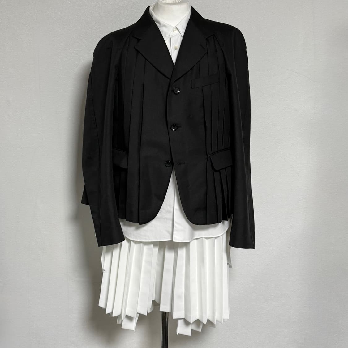 24aw 꼼데가르송 옴므플러스 플리츠 레이어드 숏팬츠m 상품이미지3