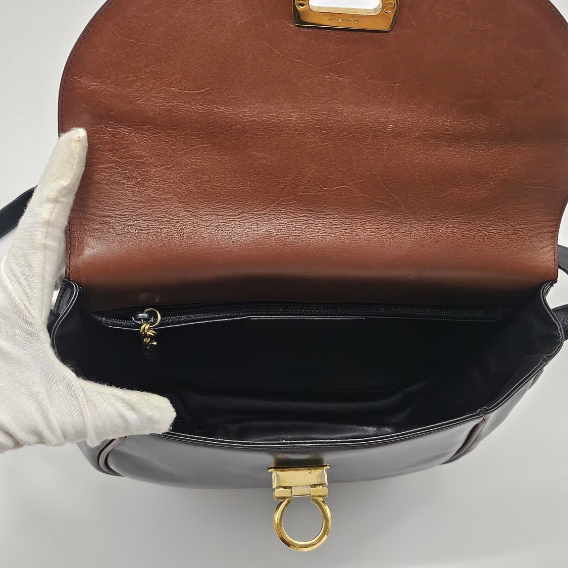 정품 페라가모 숄더크로스백 상품이미지9