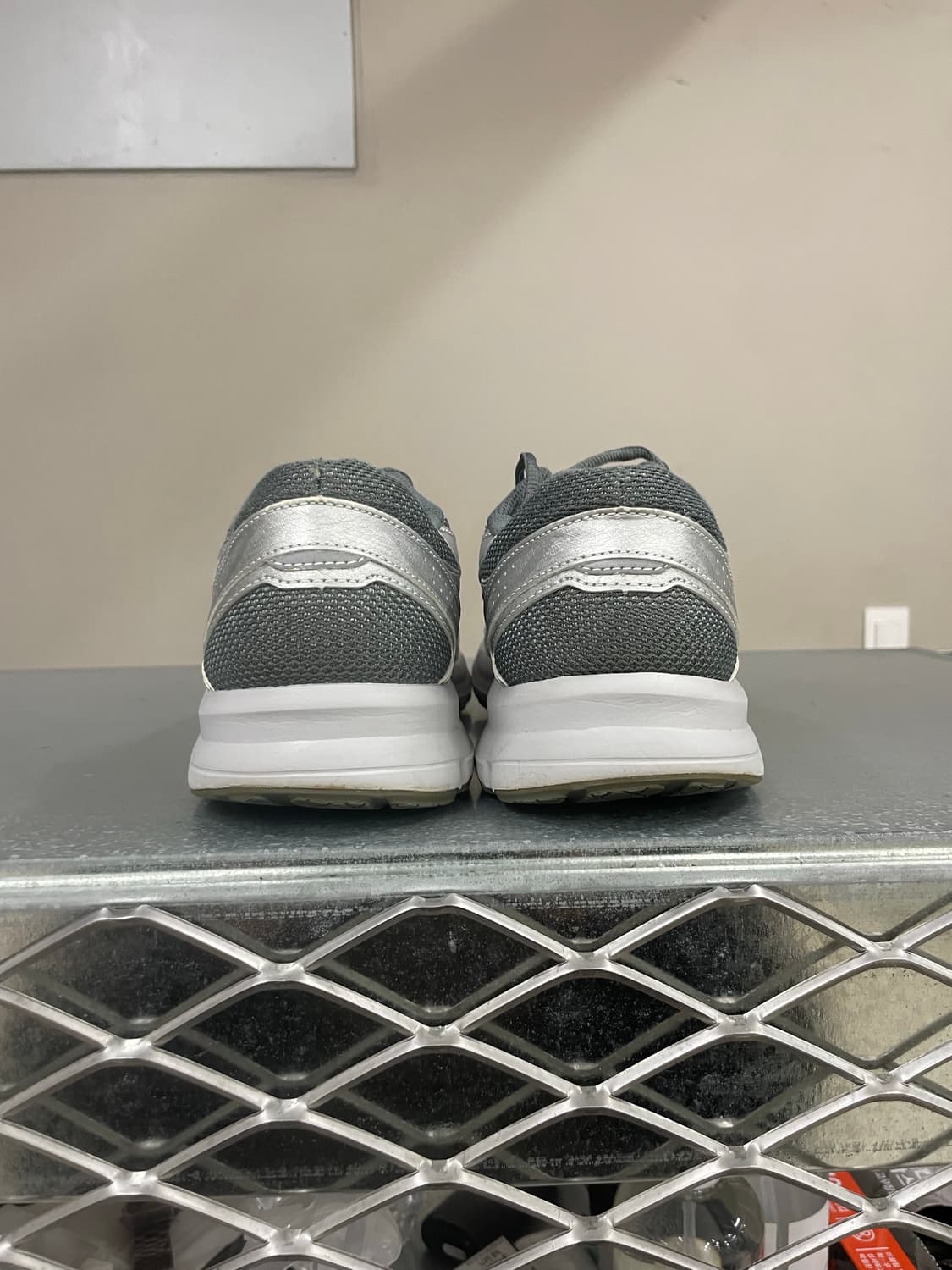 아식스 조그 100 S SMU 시트 락 퓨어 실버 275 상품이미지3