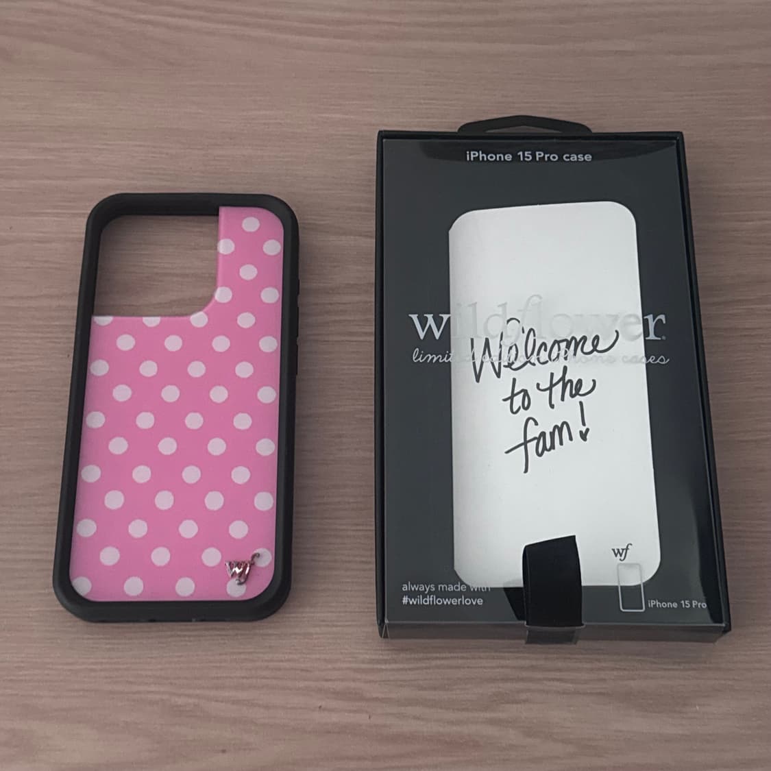 Wildflower 와일드플라워 Polka Dot 아이폰 15프로 케이스 상품이미지1