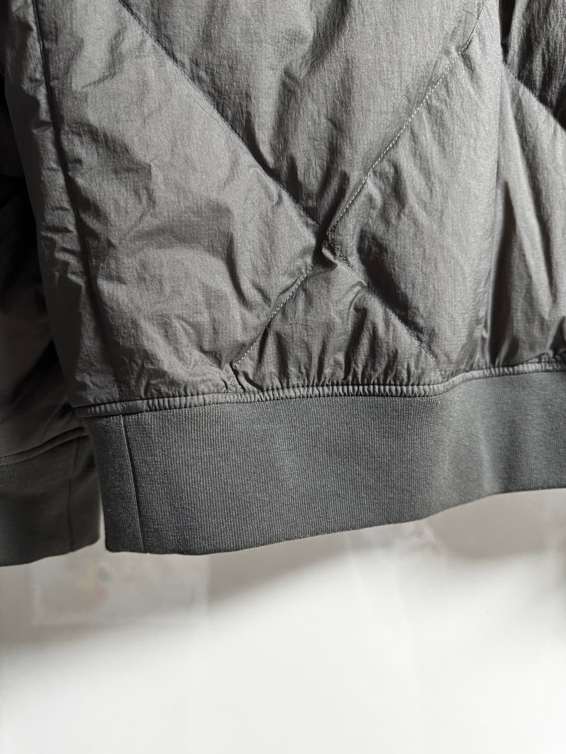 유니클로X화이트마운티니어링 리사이클 하이브리드 다운재킷 올리브 m 상품이미지7