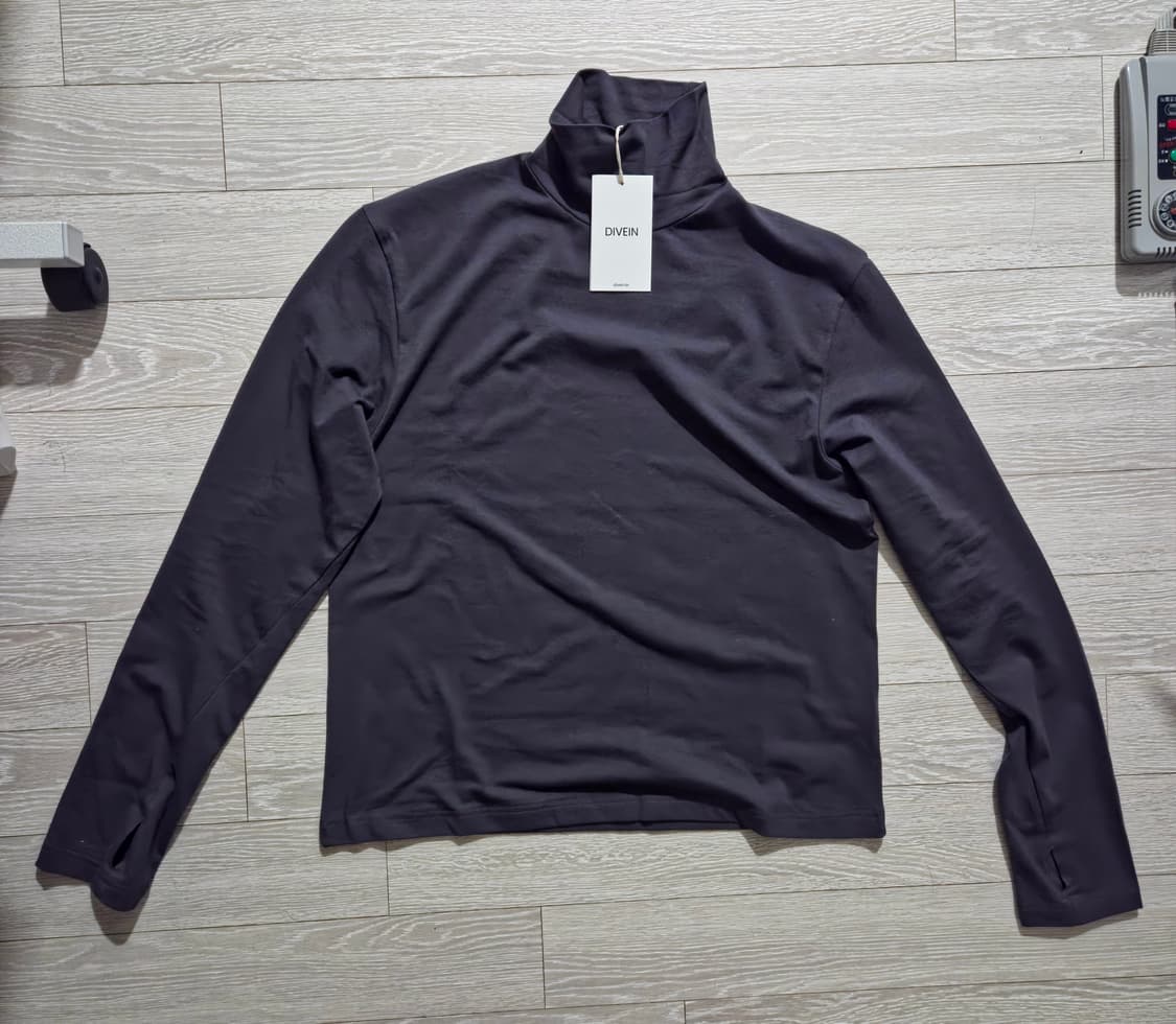 [새상품] DIVEIN 터틀넥 차콜 1사이즈 팝니다 상품이미지1