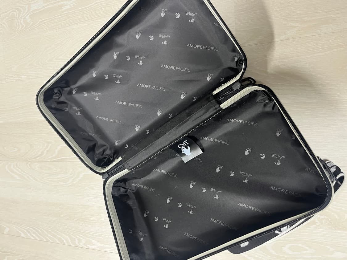 오프화이트x아모레퍼시픽 하드케이스 가방 상품이미지7