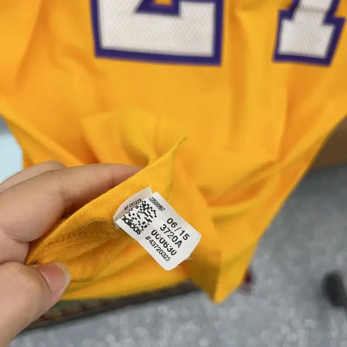 아디다스 레이커스 프린팅 반팔티 95 C04021 상품이미지4