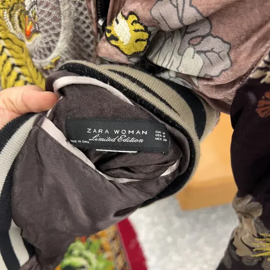 자라 ZARA 올드스쿨 리버시블 호랑이자수 스카쟌 집업 95 C05032 상품이미지5