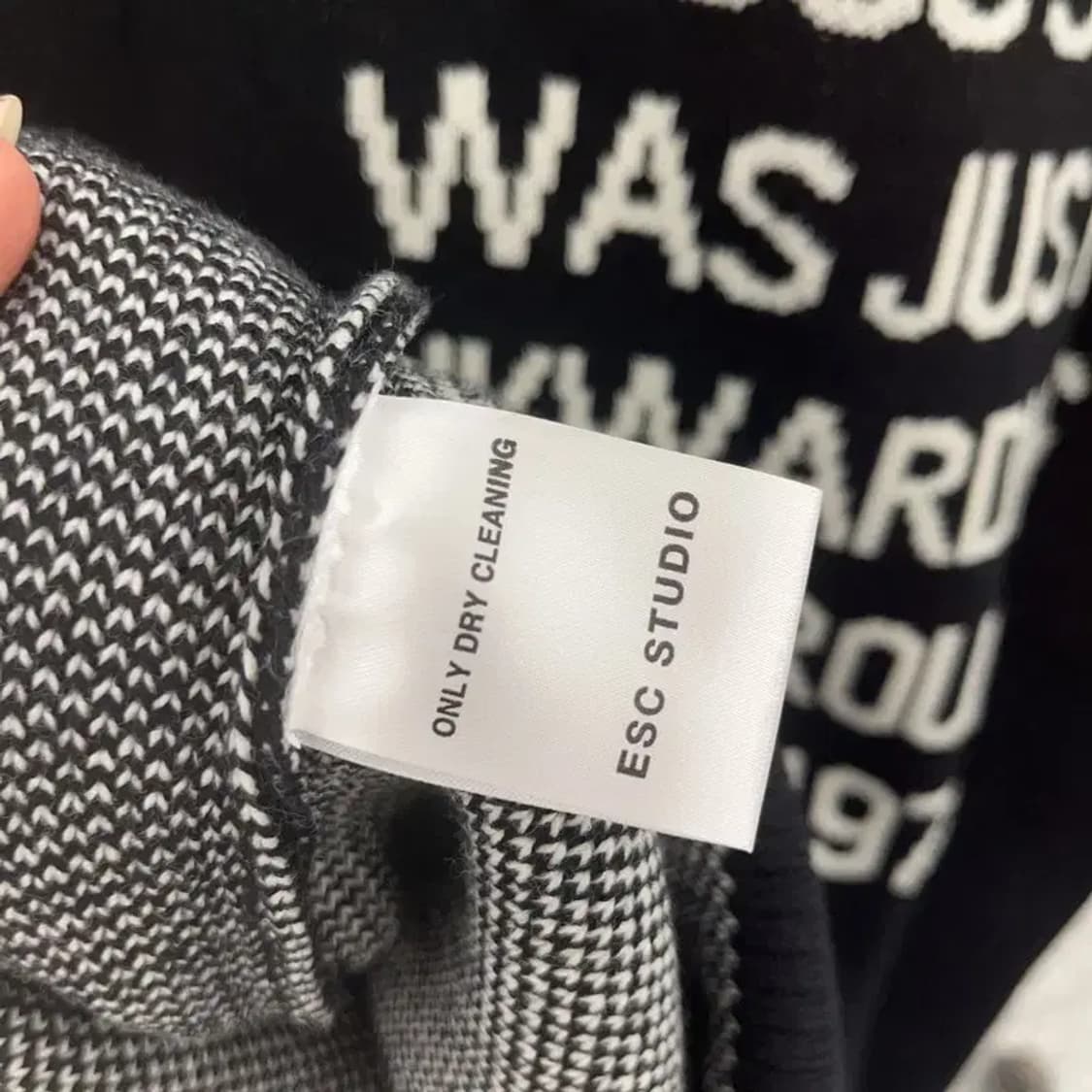 ESC스튜디오 레터링 니트 조끼 베스트 105 C06211 상품이미지4