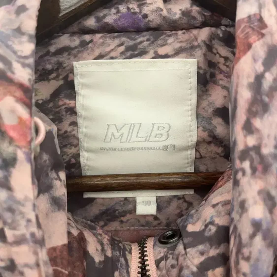 MLB 올드스쿨 빈티지 딸기우유 덕다운 숏패딩 90 C06601 상품이미지5