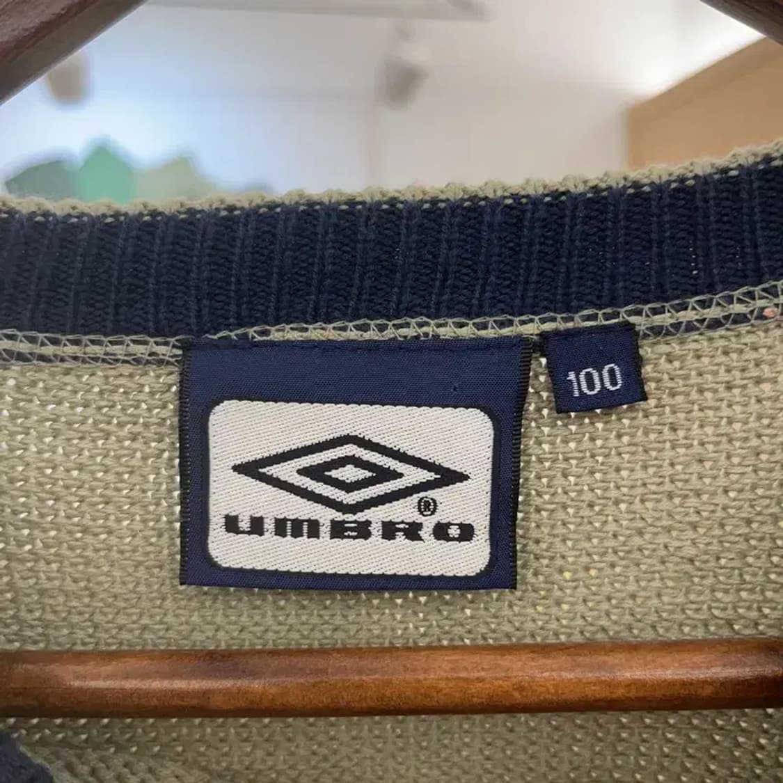 엄브로 레트로 자수로고 올리브카키 니트 100 C07131 상품이미지5