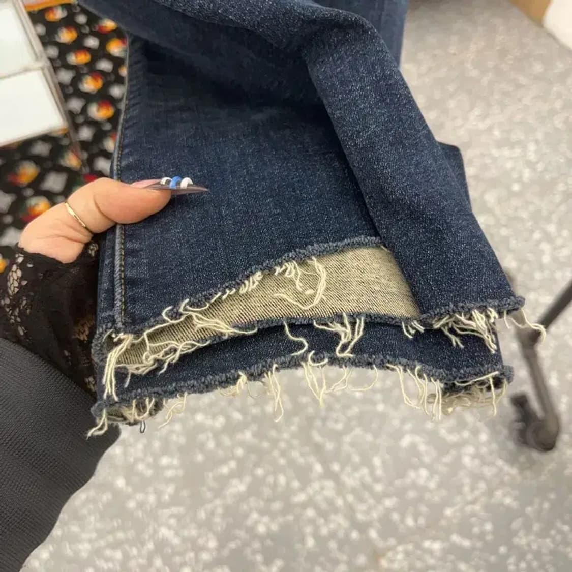 아크네스튜디오 그런지룩 컷팅 스판 데님팬츠 30인치 C07632 상품이미지5