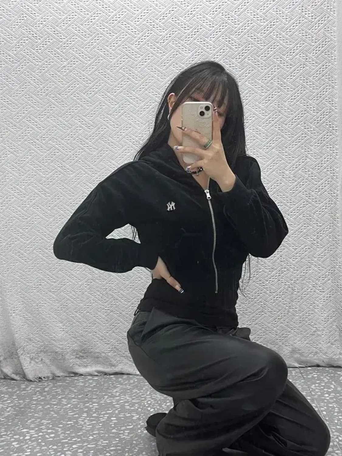 MLB 뉴욕양키스 벨벳 슬림핏 크롭 후드집업 XS C07700 상품이미지2