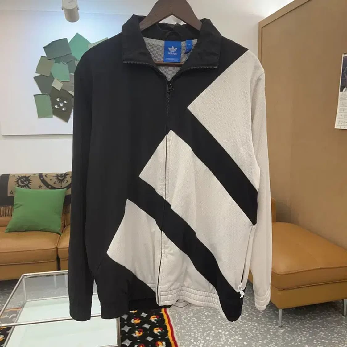 아디다스 빅삼각로고 스트릿 이큅먼트 바람막이 자켓 100 C08440 상품이미지3