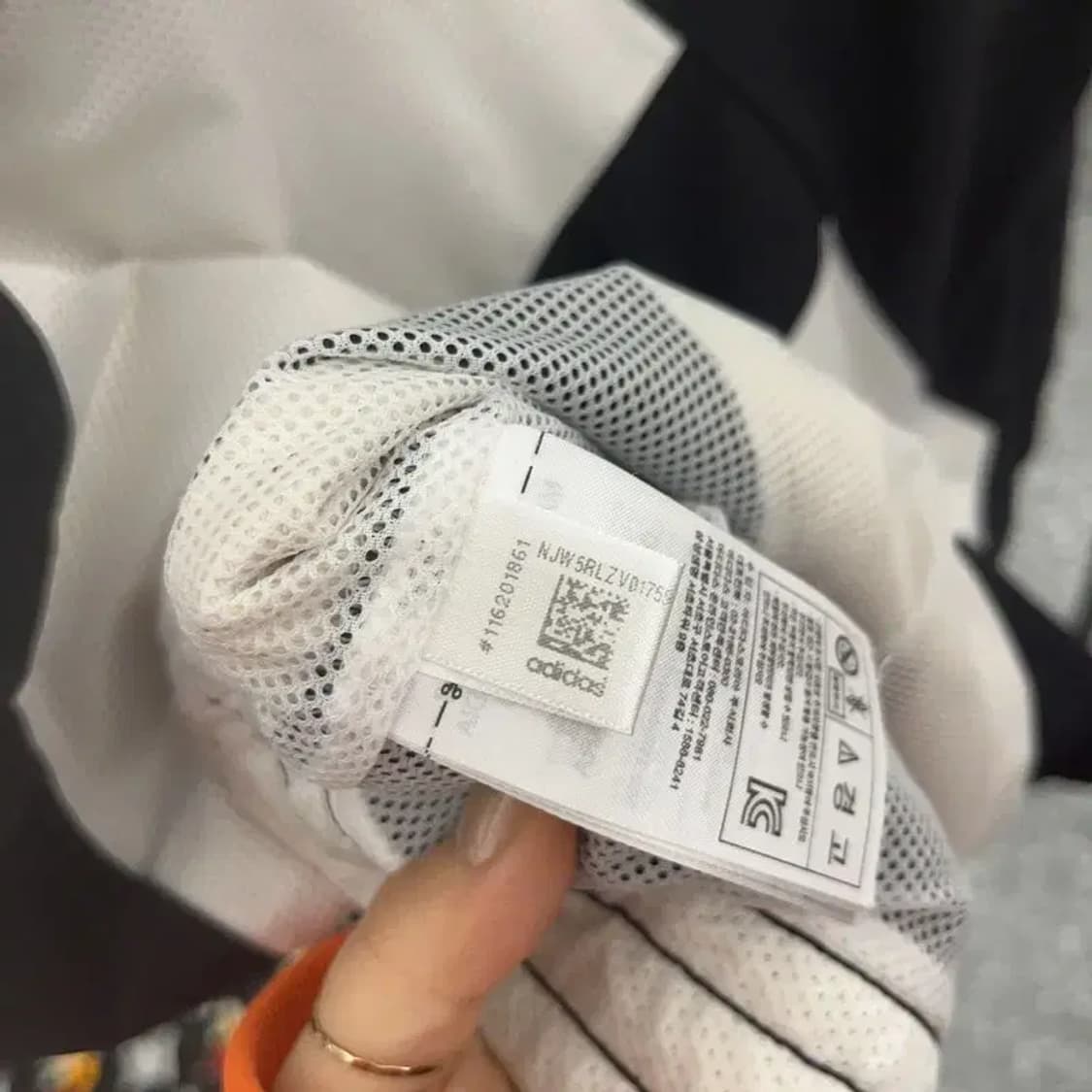 아디다스 빅삼각로고 스트릿 이큅먼트 바람막이 자켓 100 C08440 상품이미지7