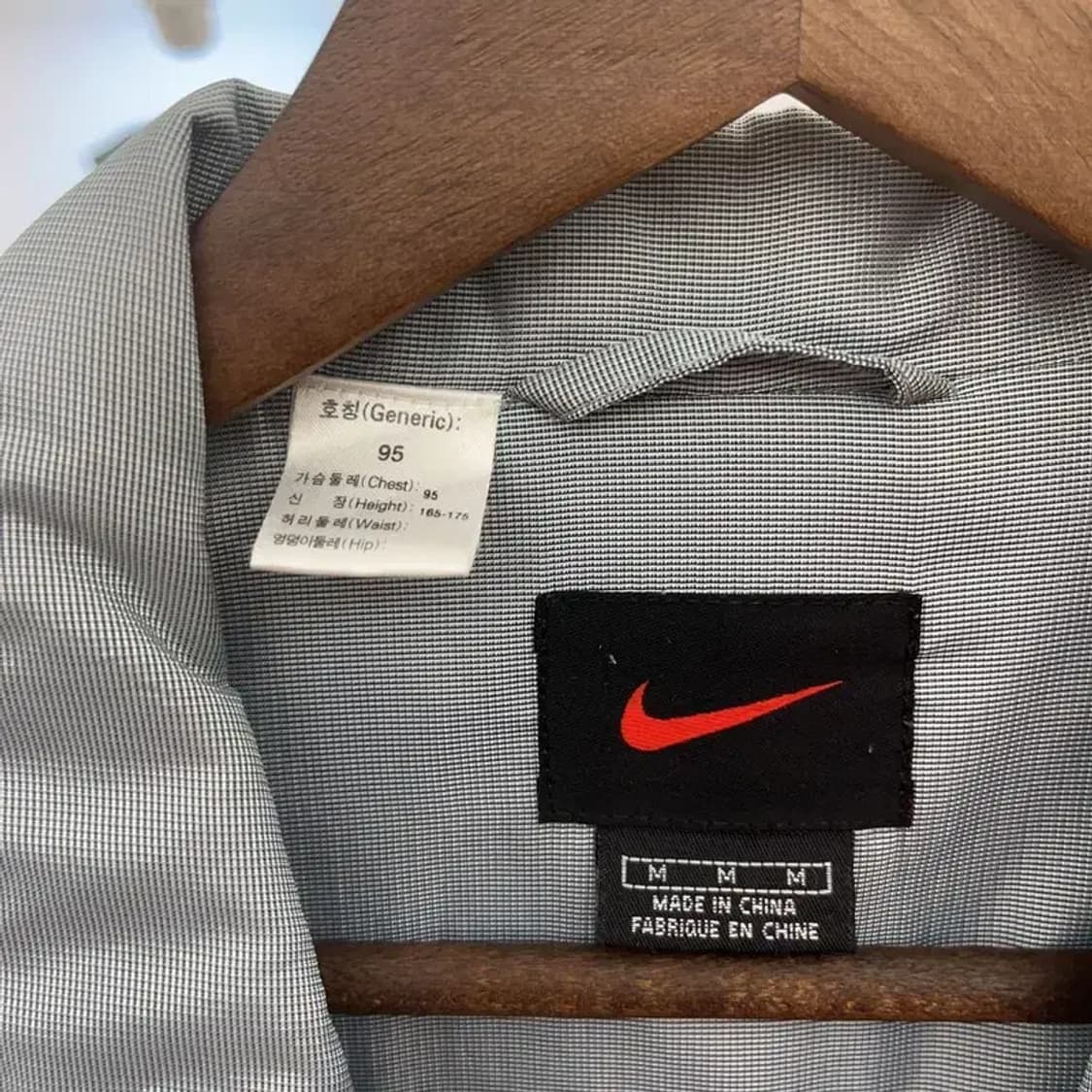 나이키 올드스쿨 테크웨어 유광 실버 오버핏 바람막이 M C08445 상품이미지5