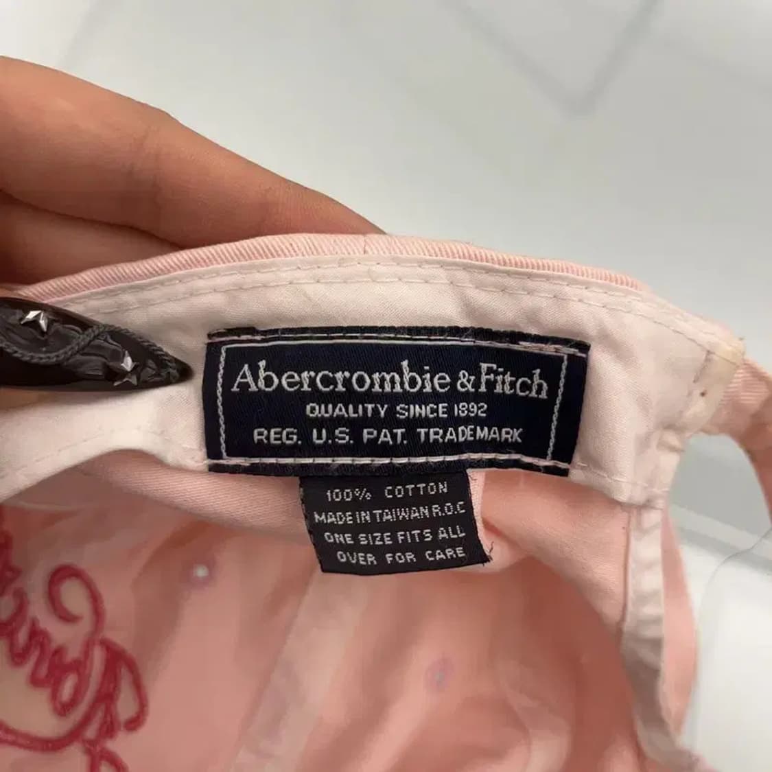 아베크롬비 Y2K 키치 레터링 딸기우유 볼캡 C08511 상품이미지4