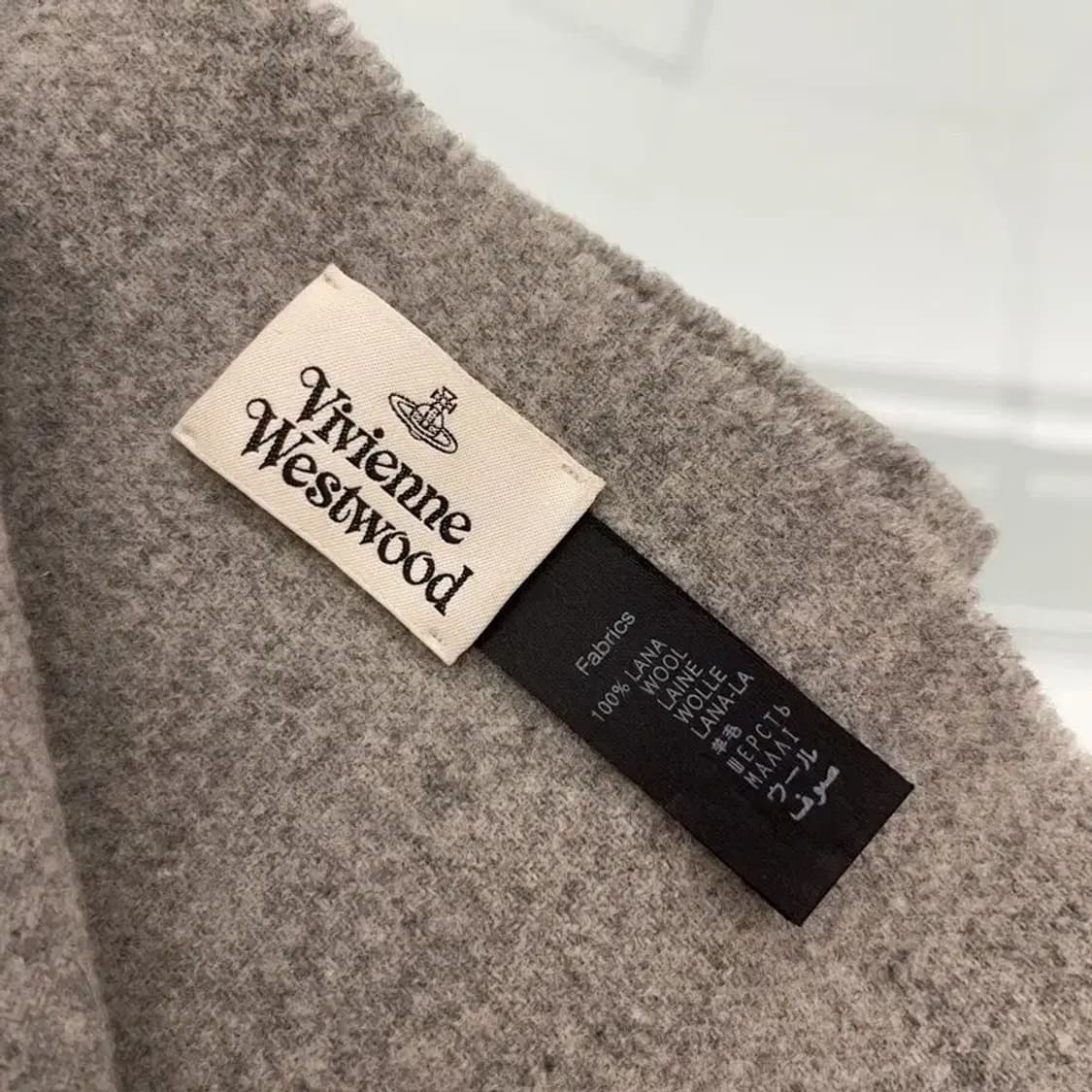 비비안 웨스트우드 모던 시크 오브 목도리 C08554 상품이미지3