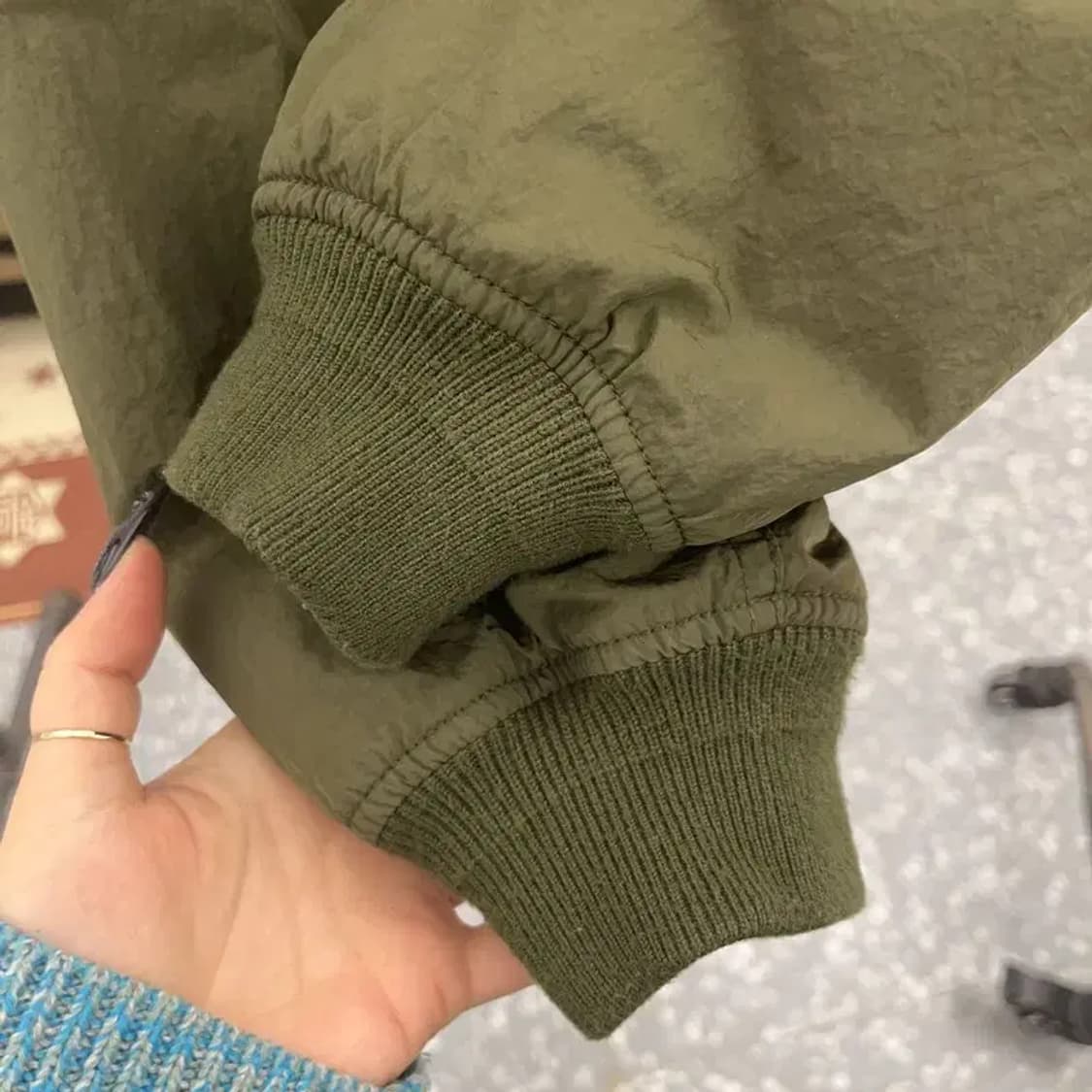 유니클로 X JW앤더슨 말차카키 패디드 블루종 항공점퍼 L C08558 상품이미지7