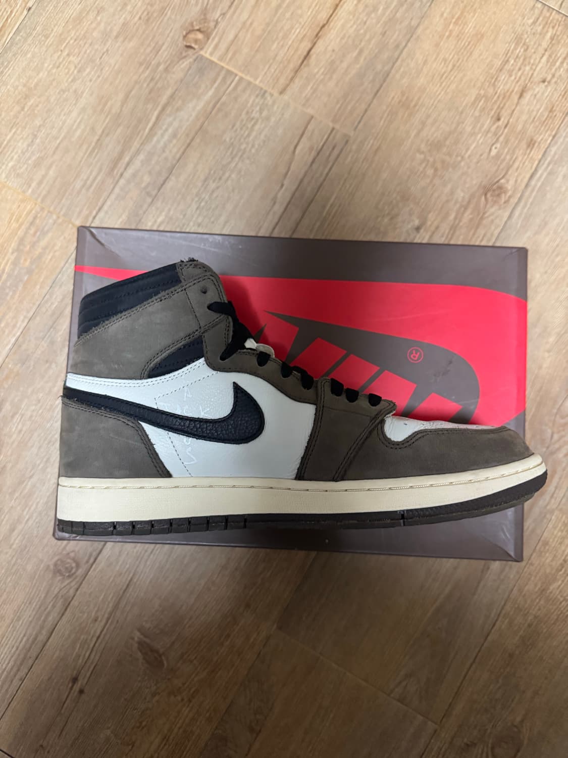 조던 1 하이 OG X 트래비스 스캇 모카 300사이즈 상품이미지7