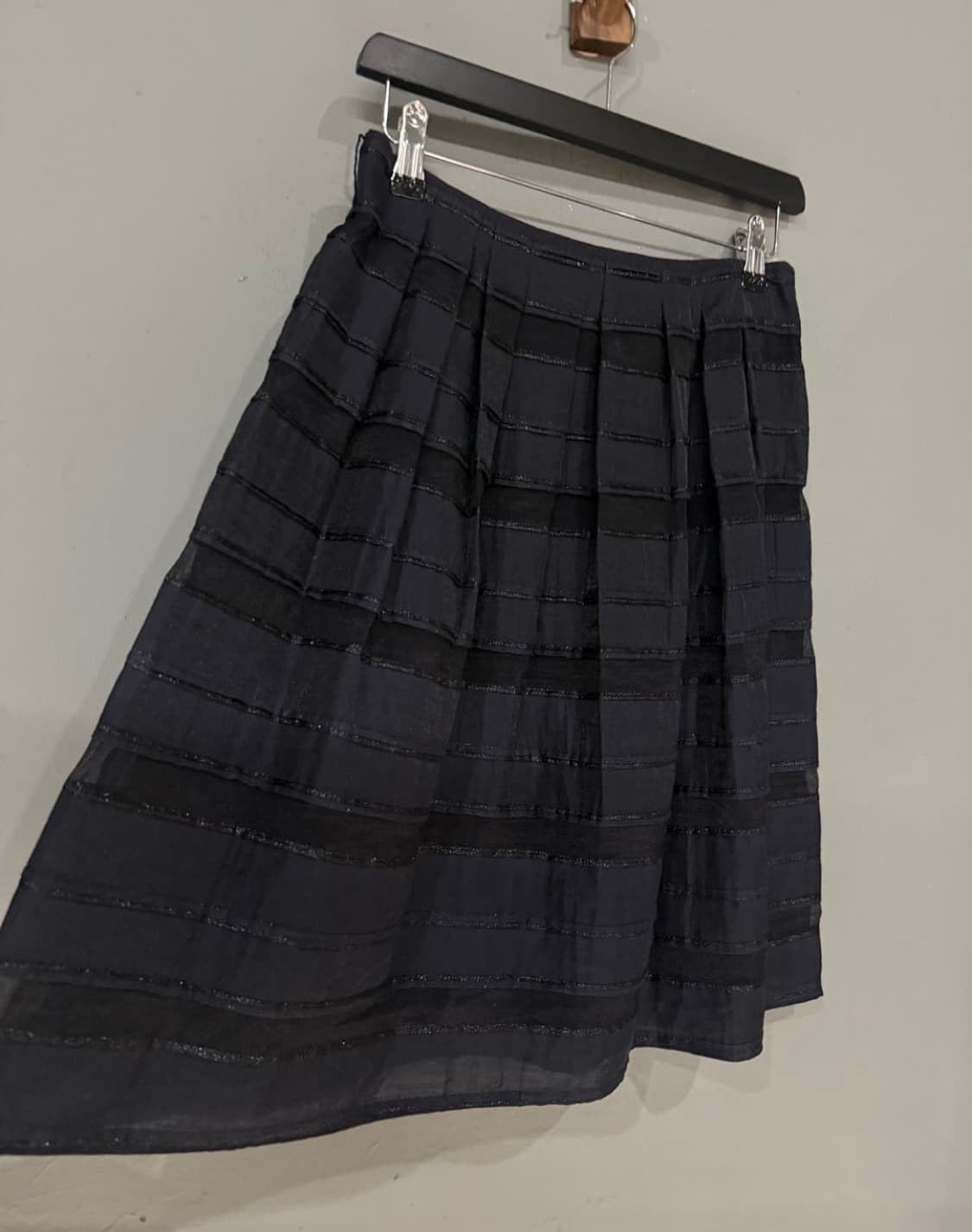 Glitter line detail midi skirt (착샷 O) 상품이미지3