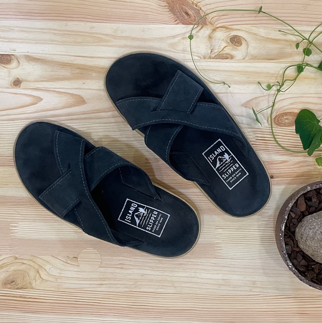Island Slipper Suede Slide Navy 상품이미지1