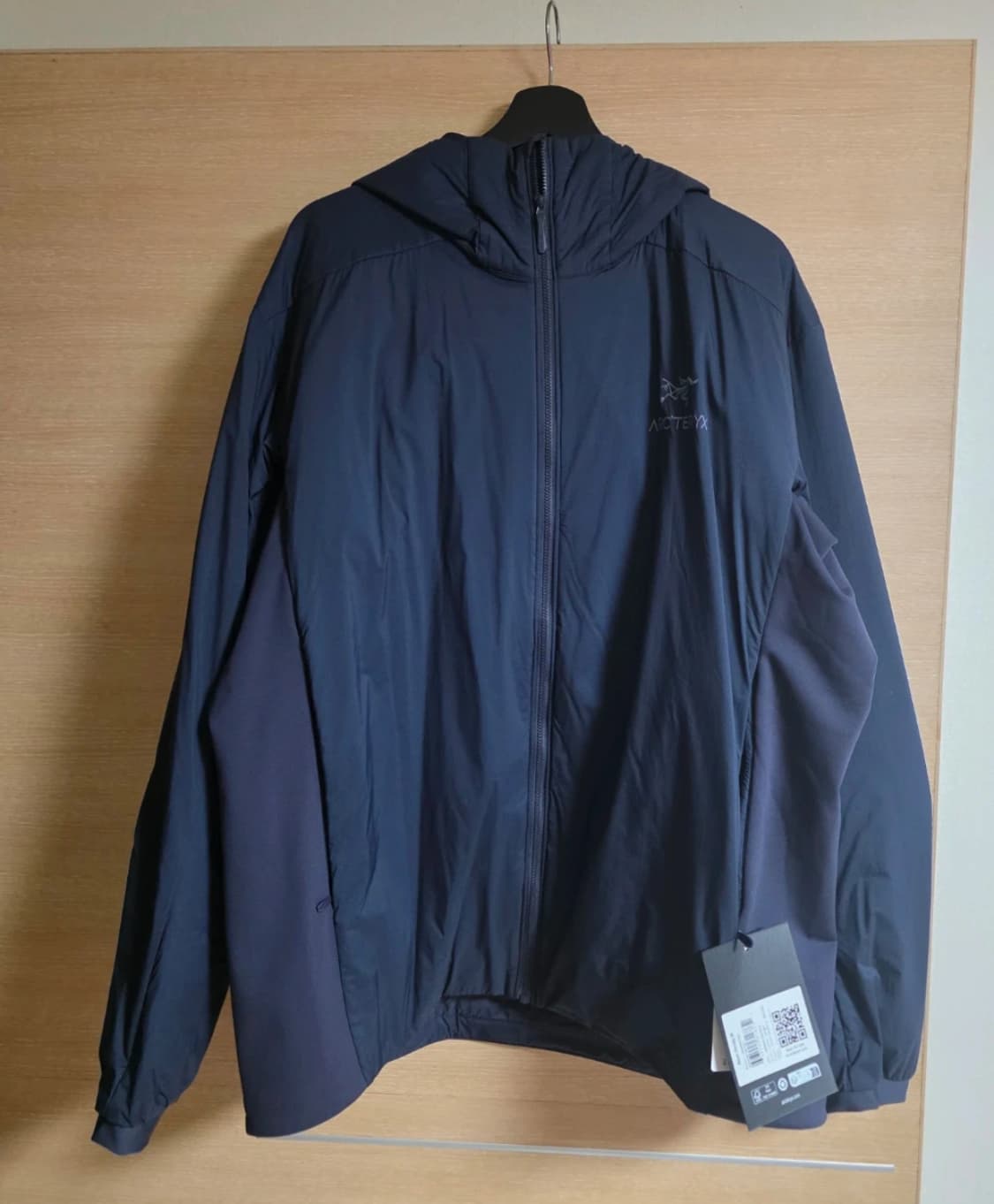 아크테릭스 아톰 남성 등산복 XL 사이즈 판매합니다. 블랙 사파이어 색상 상품이미지1