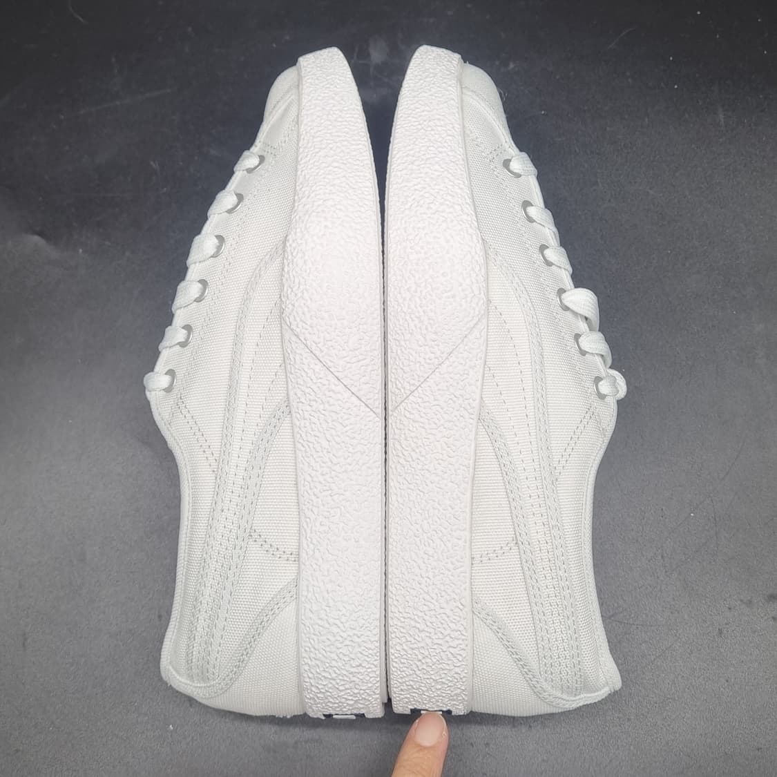 새상품급 푸마 러브캔버스 스니커즈 245 상품이미지5