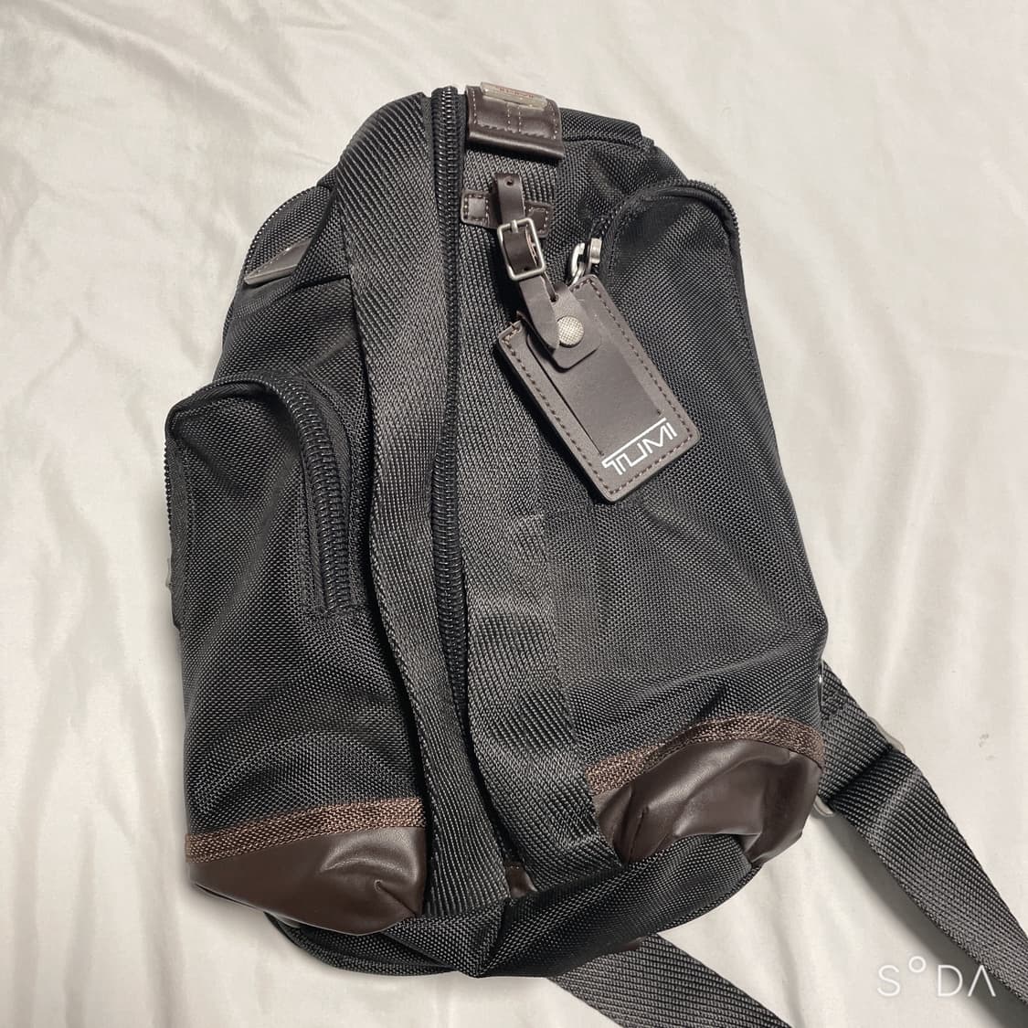 투미 알파 브라보 슬링백 상품이미지1