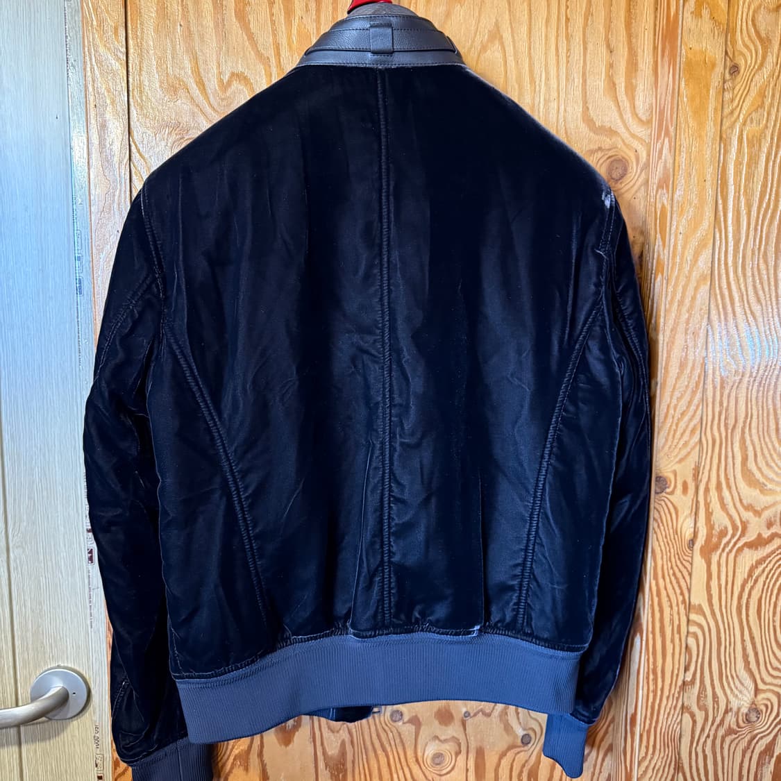 새상품) 톰포드 2024 f/w 시퀸 벨벳 카프레더 보머 자켓 상품이미지6