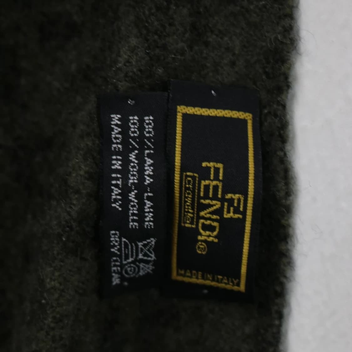 펜디 로고 울 머플러 46639 상품이미지5