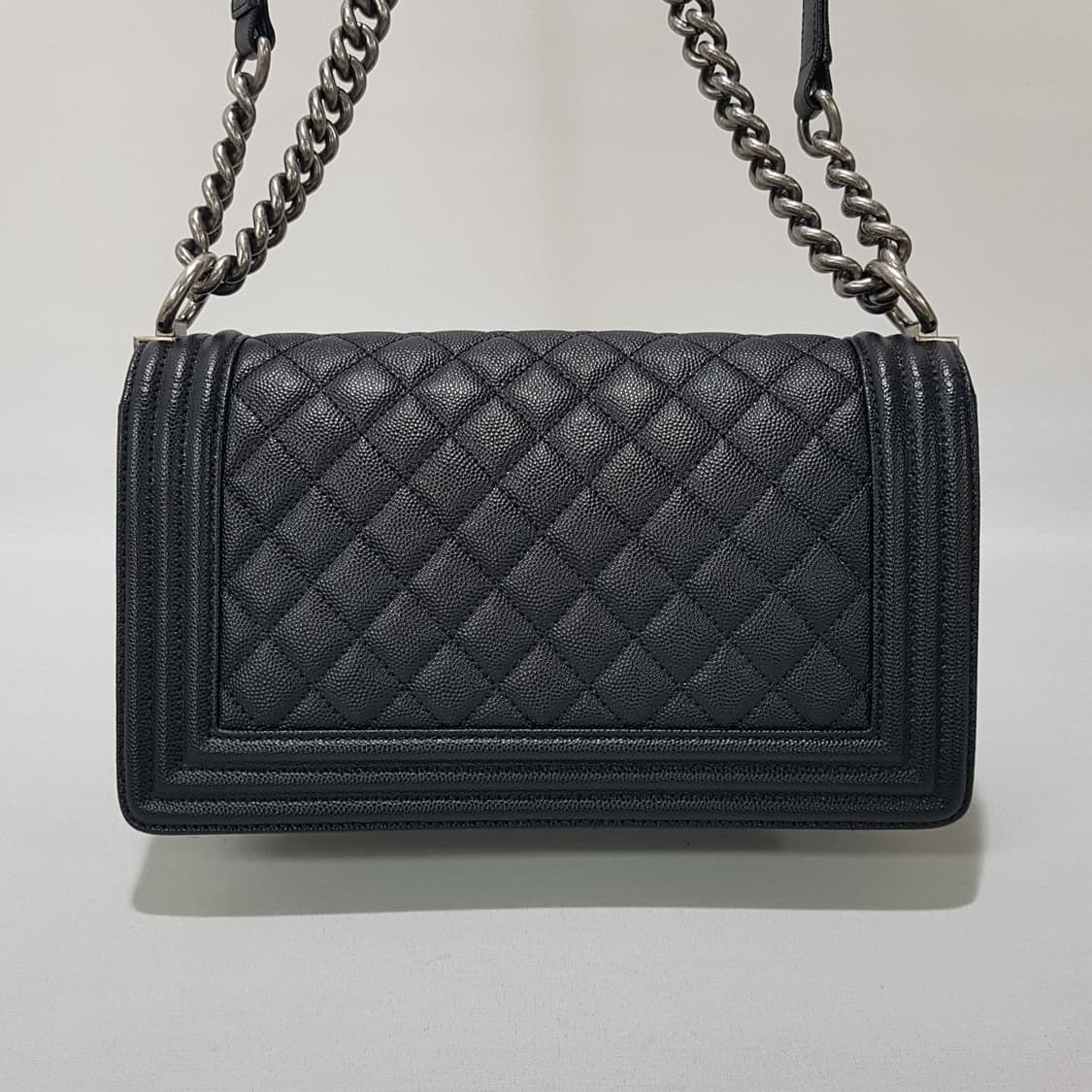 샤넬 보이백 미듐 블랙 캐비어 A67086 상품이미지5