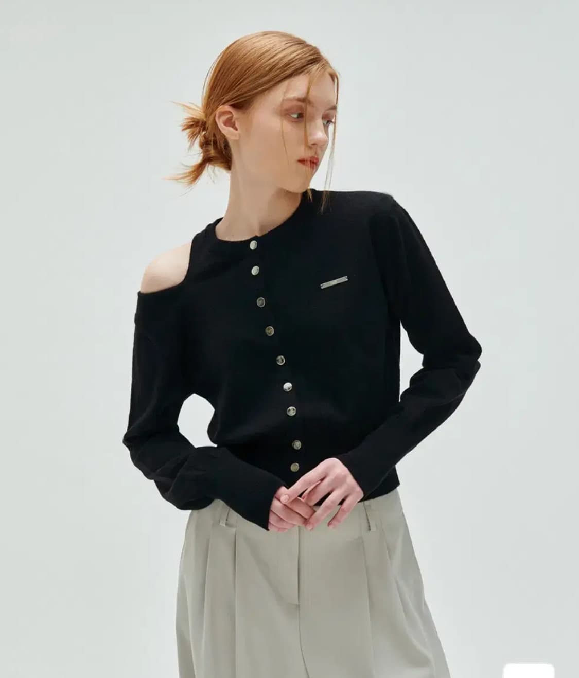 오디에르 컷아웃 로고 가디건 상품이미지2