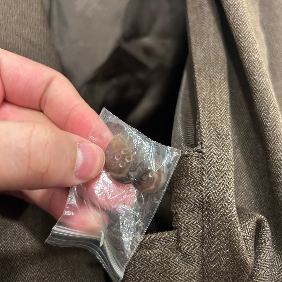 에디바우어 코튼 해링본패턴 쓰리버튼 블레이져 상품이미지4