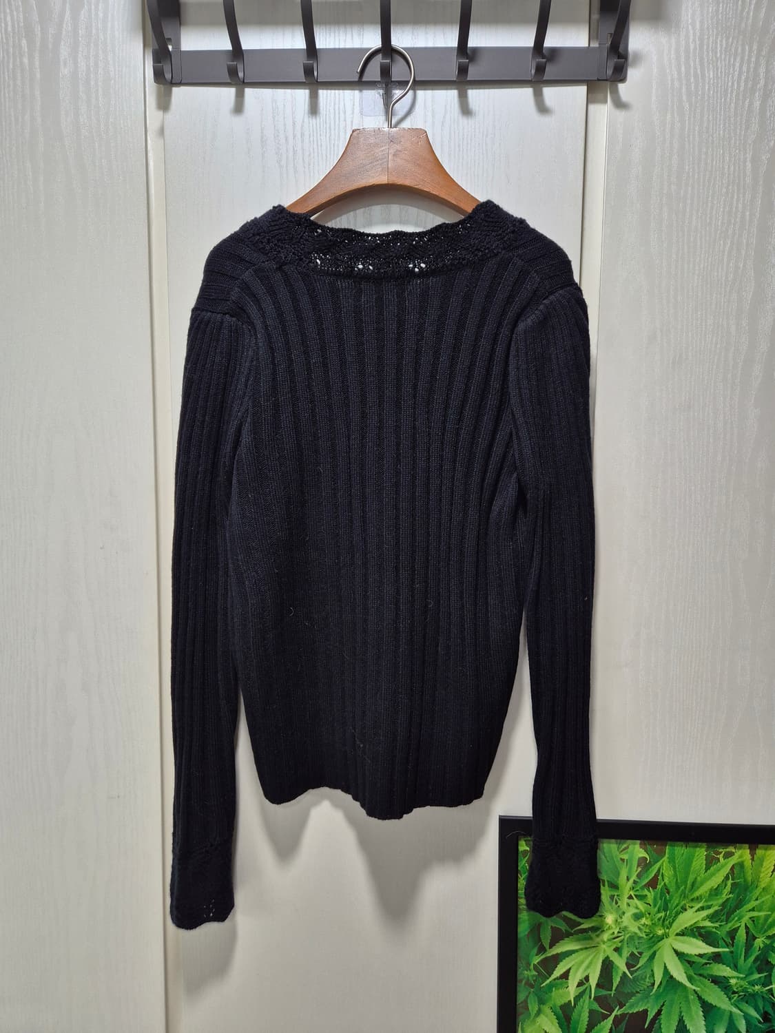 THE LAYRA 진주 버튼 가디건 블랙 상품이미지9