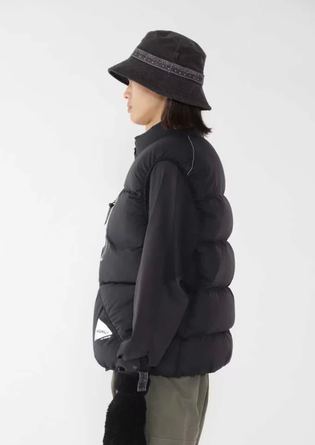 [새상품] 그라미치 x 앤드원더 다운베스트 블랙 상품이미지3