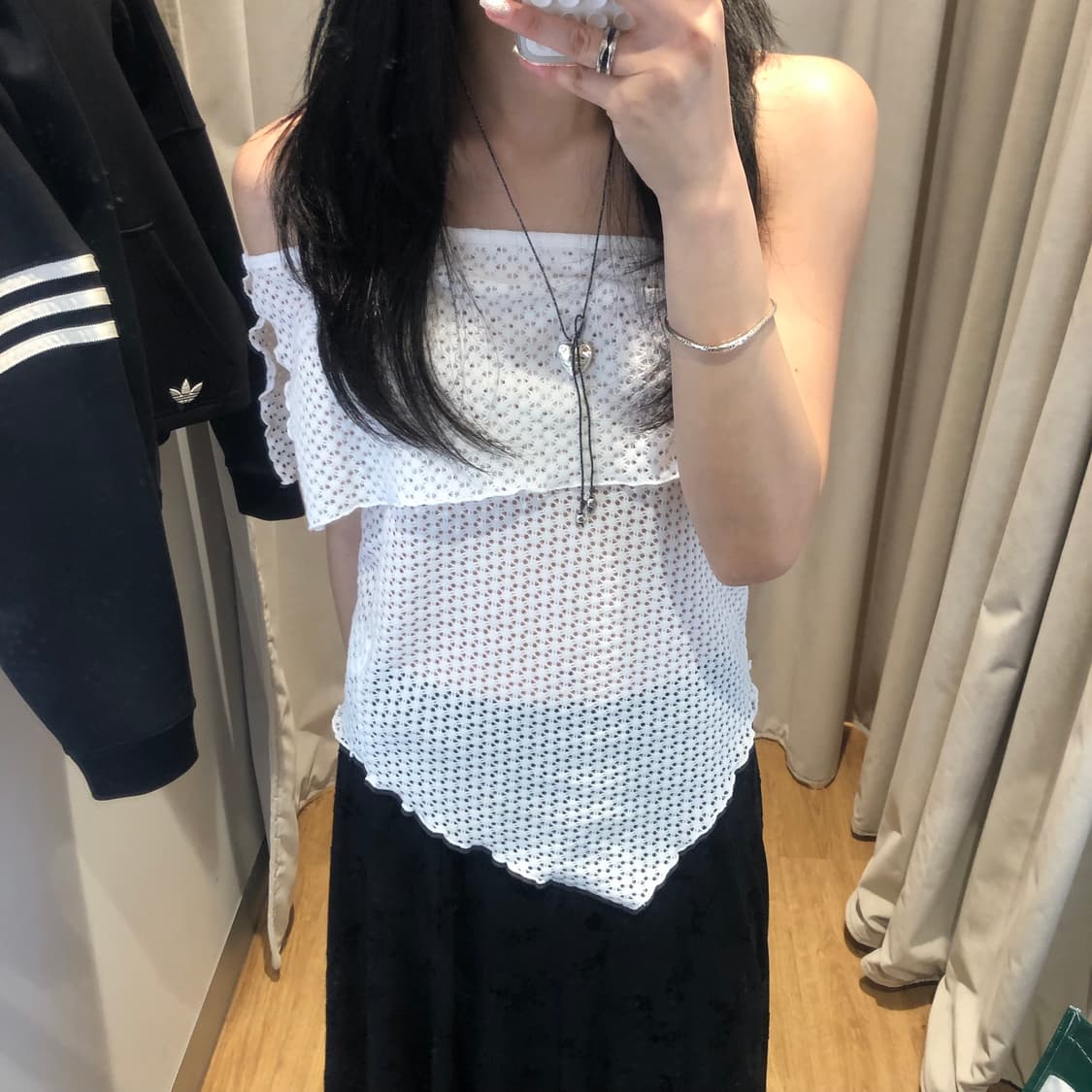 폴리수엠 punched lace off shoulder top  상품이미지3