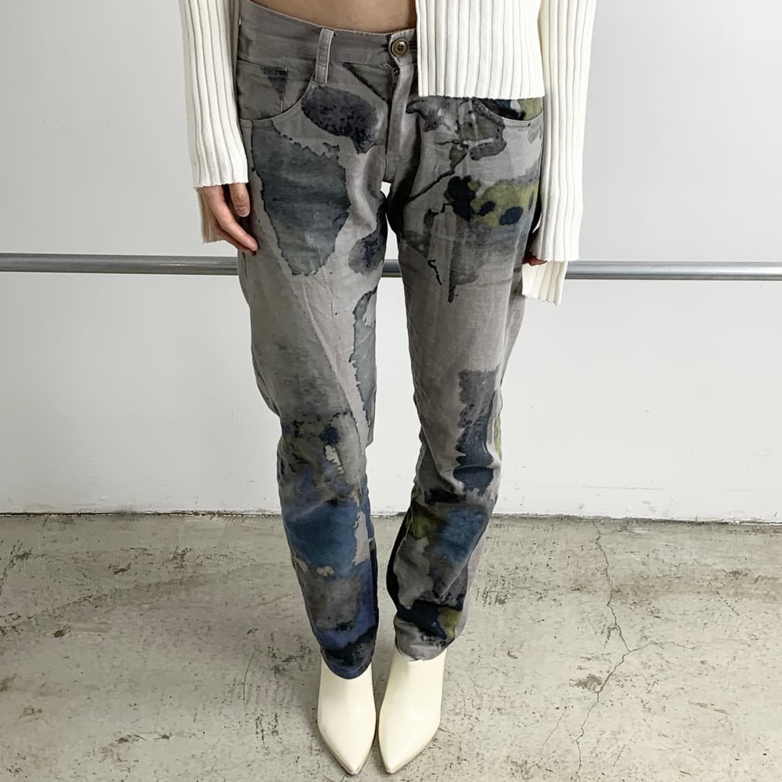 언더커버 22SS 스틸레토 레더 펌프스 힐 상품이미지2