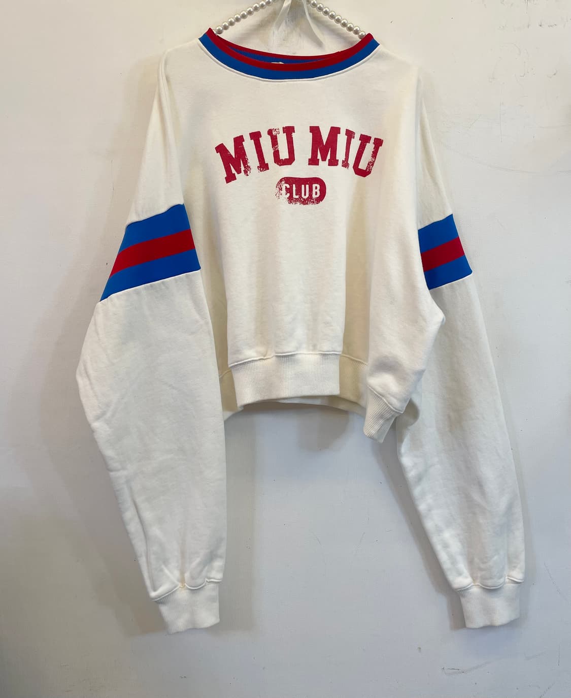미우미우 크롭 맨투맨:)스웻셔츠 (안유진착용) 상품이미지1