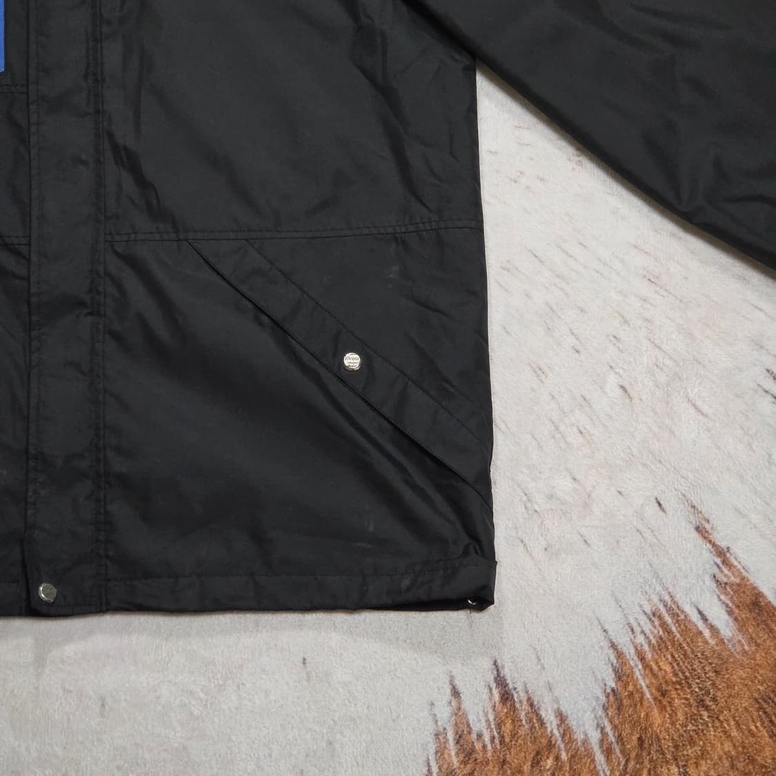 에비수 블랙 바람막이 자켓 상품이미지4