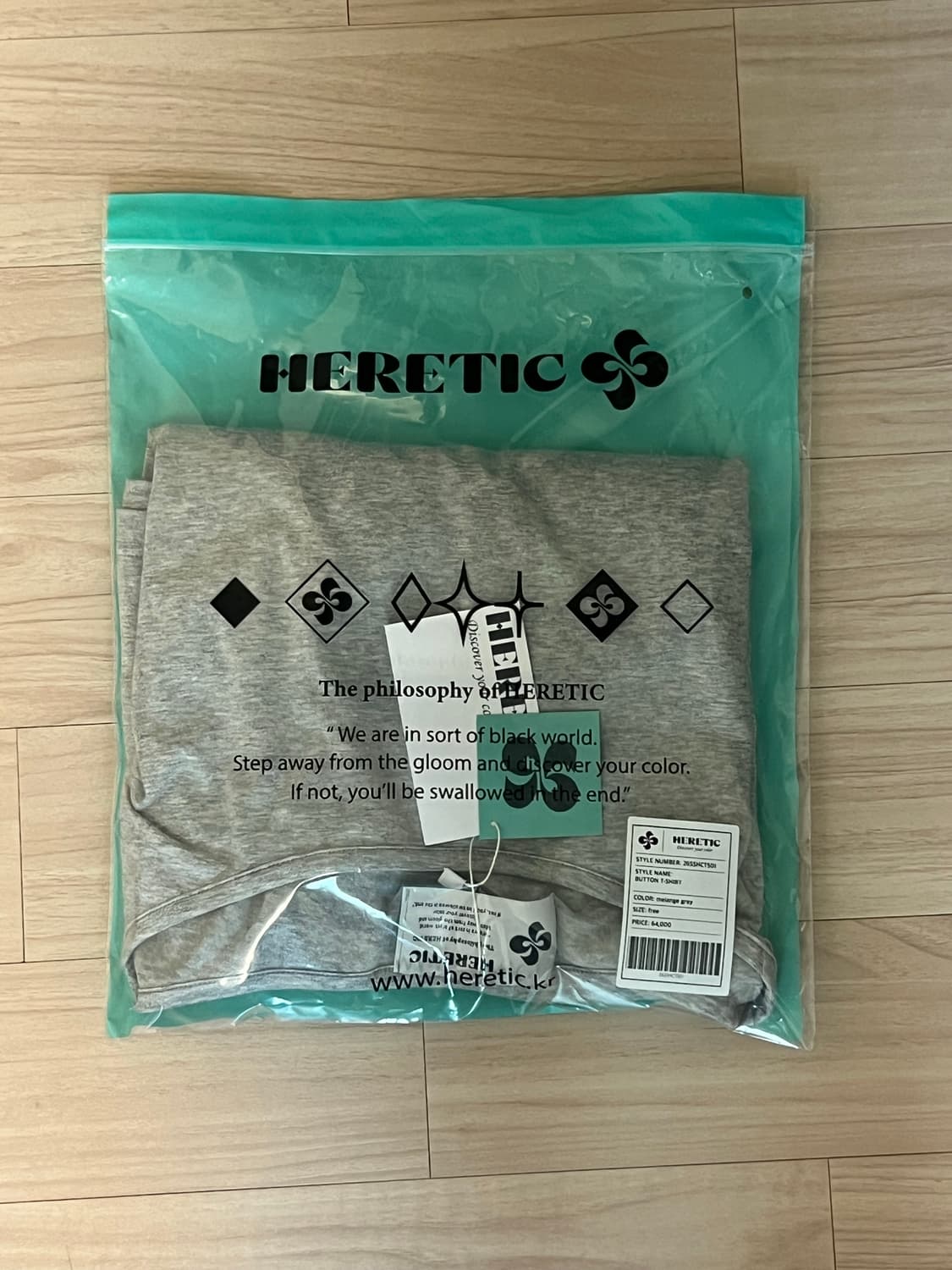 Heretic 26 s/s Button T 상품이미지8
