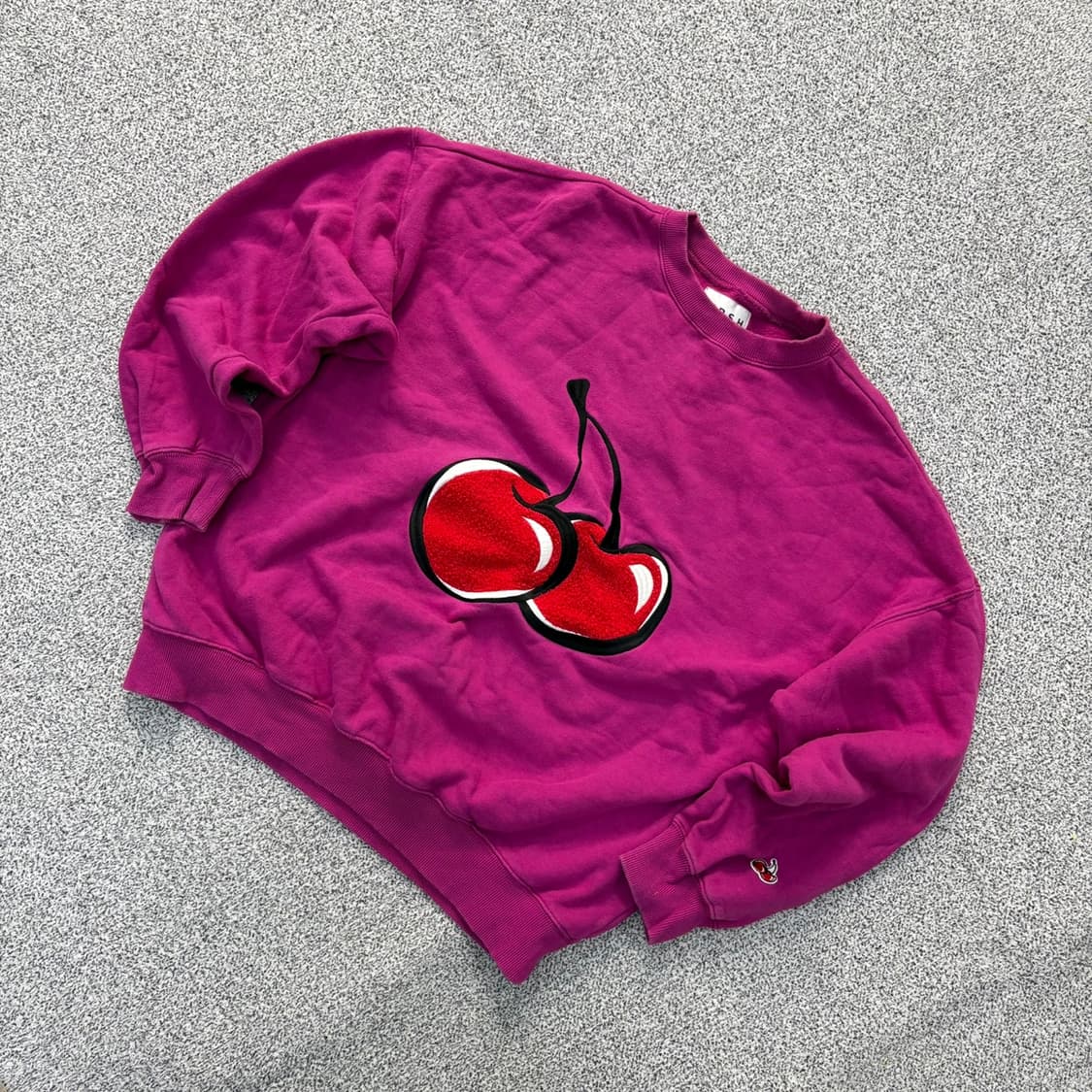 1 키르시 체리 로고 맨투맨 긴팔티 0413J 상품이미지1