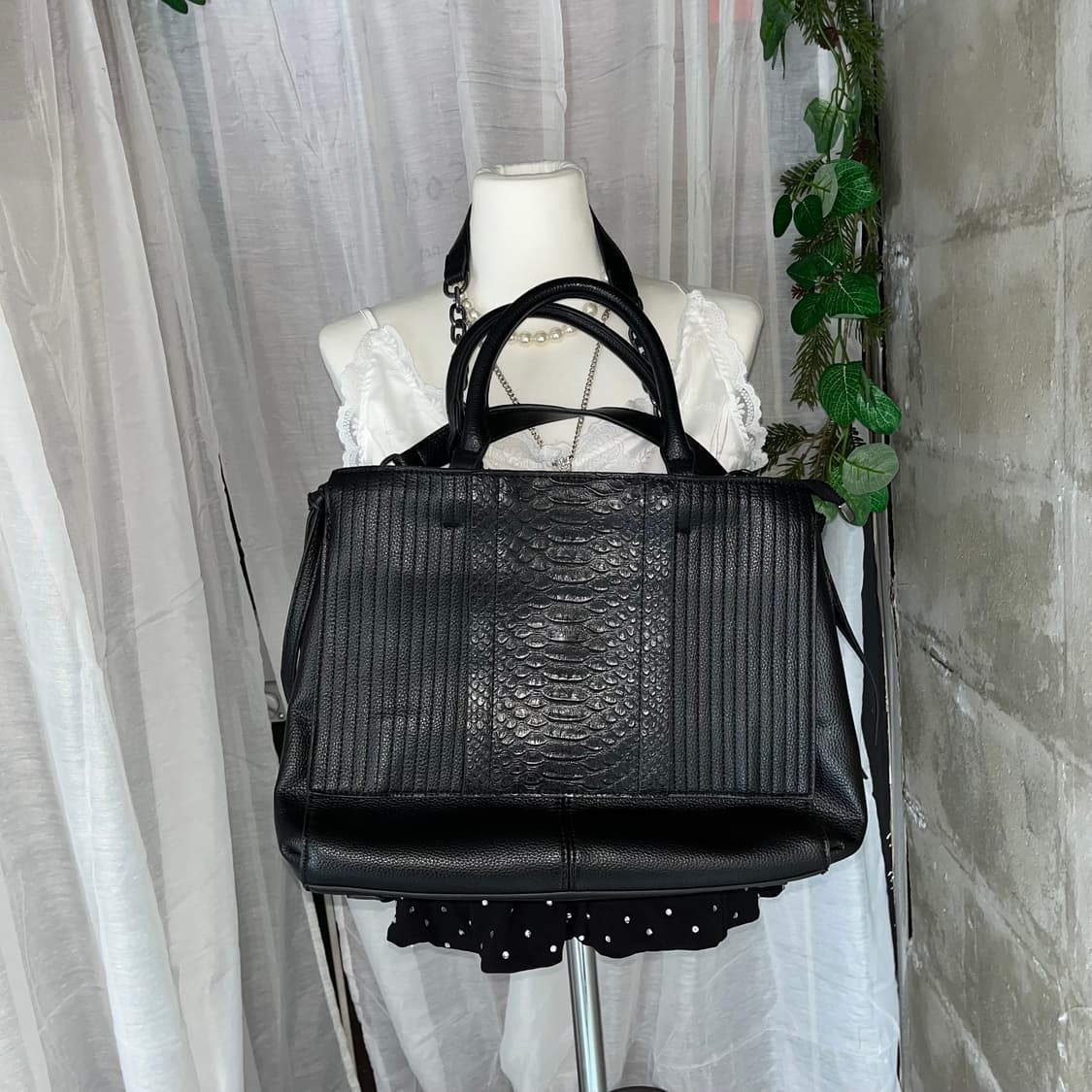 가죽 체인 숄더백 상품이미지1