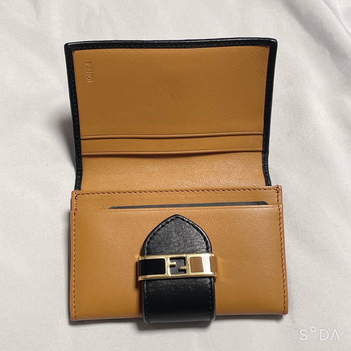 펜디 블랙 가죽 반지갑 상품이미지5