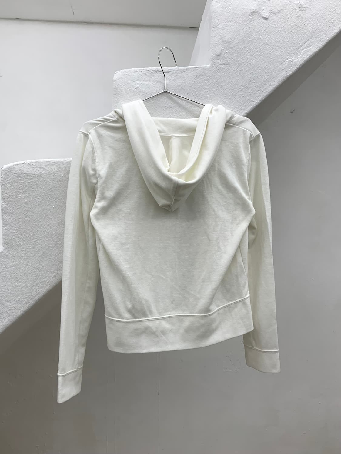 White asymmetrical hood rider jacket 상품이미지10