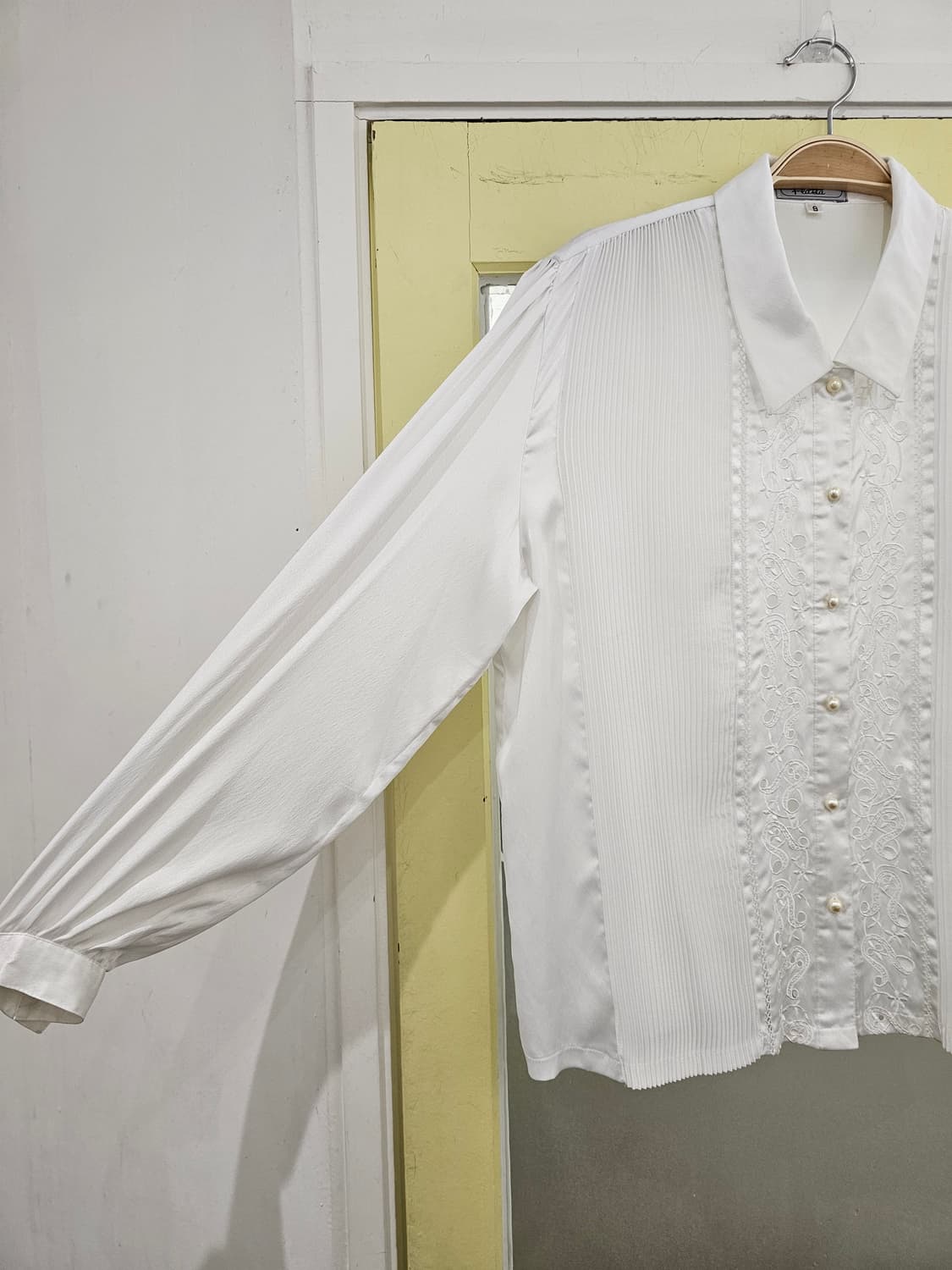 화이트 펀칭레이스 블라우스 상품이미지3