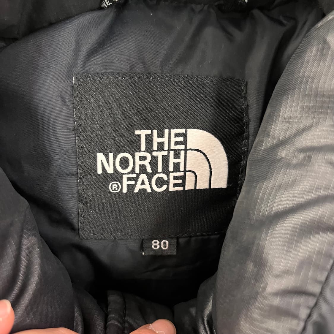 W 100 노스페이스 1996 눕시 700 블랙 패딩 상품이미지3