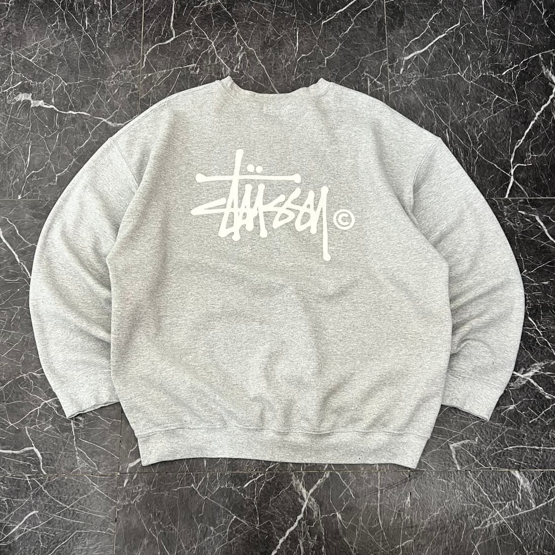 스투시 베이직로고 오버사이즈 스웻 맨투맨 그레이 상품이미지1