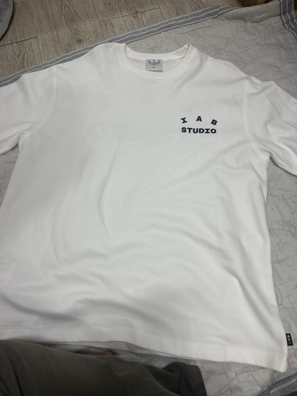 아이앱 티셔츠 화이트 상품이미지1