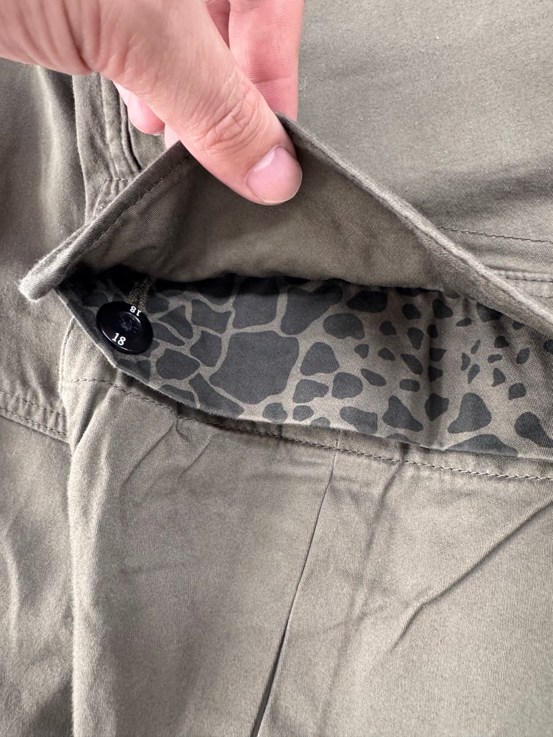 [M] 네이버후드 MIL-CARGO C-PANT 올리브 컬러 팝니다. 상품이미지4