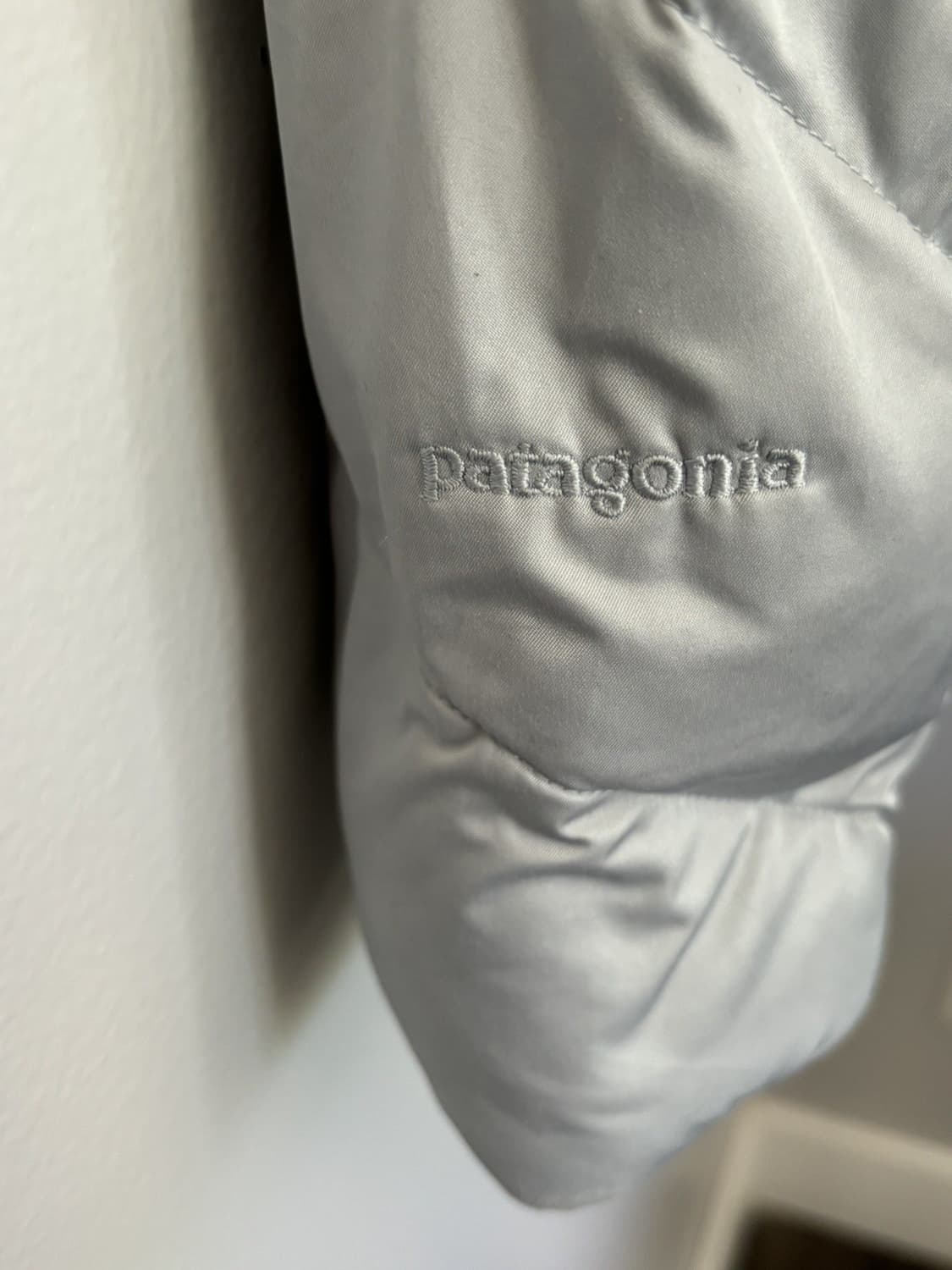 파타고니아 다운타운 로프트 후디 경량패딩 실버 상품이미지3